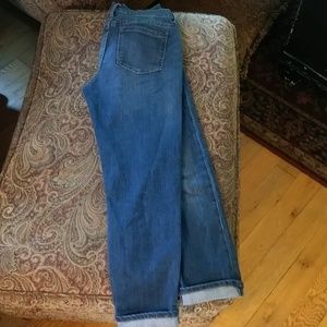 Cute cropped jeans!💋